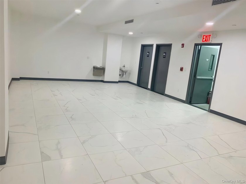 279 Sumpter Street presents an opportunity to acquire a - photo 9