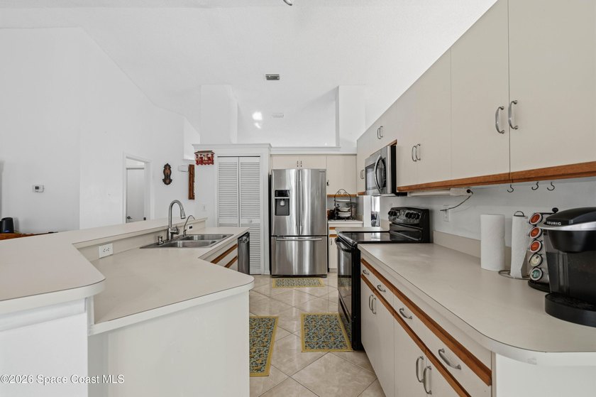 RARE find! This well-maintained 3/2/2 home sits on a half-acre - photo 13