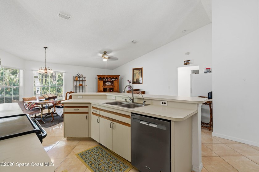 RARE find! This well-maintained 3/2/2 home sits on a half-acre - photo 14