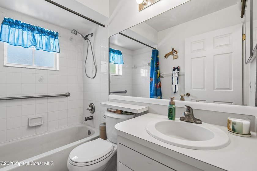 RARE find! This well-maintained 3/2/2 home sits on a half-acre - photo 34