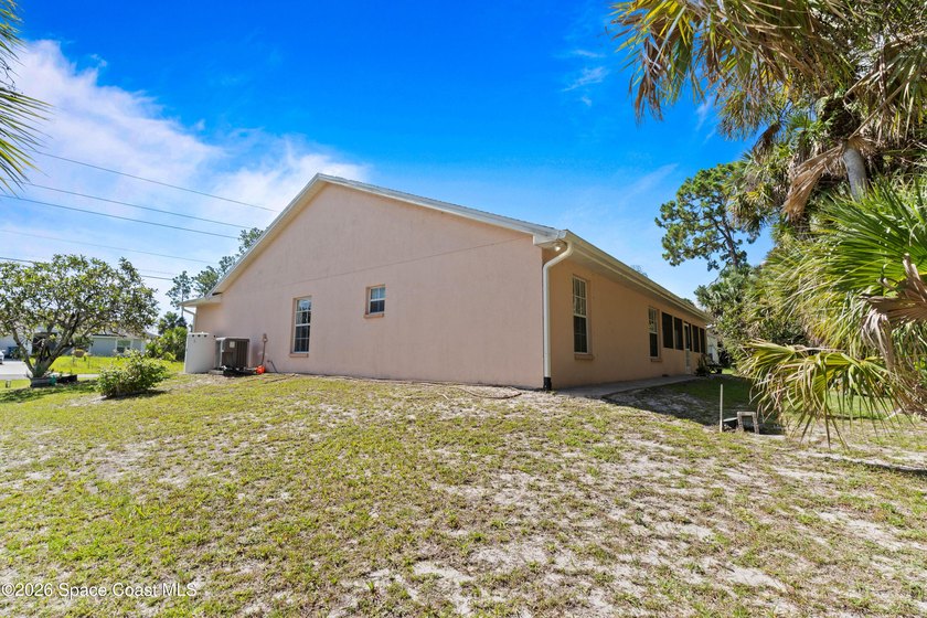 RARE find! This well-maintained 3/2/2 home sits on a half-acre - photo 40