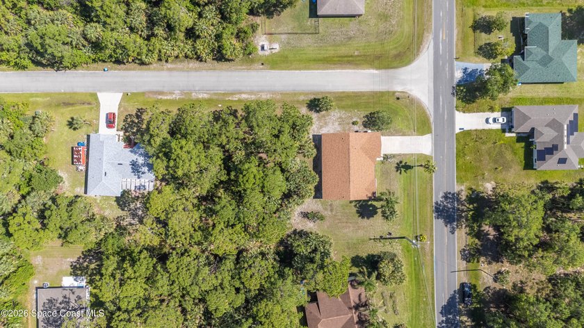 RARE find! This well-maintained 3/2/2 home sits on a half-acre - photo 43
