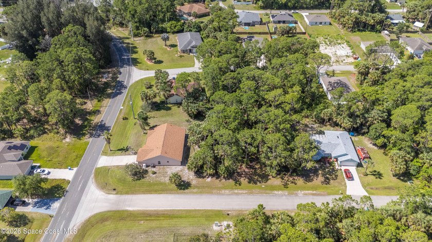 RARE find! This well-maintained 3/2/2 home sits on a half-acre - photo 45