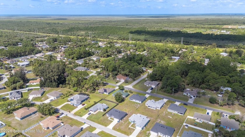 RARE find! This well-maintained 3/2/2 home sits on a half-acre - photo 48