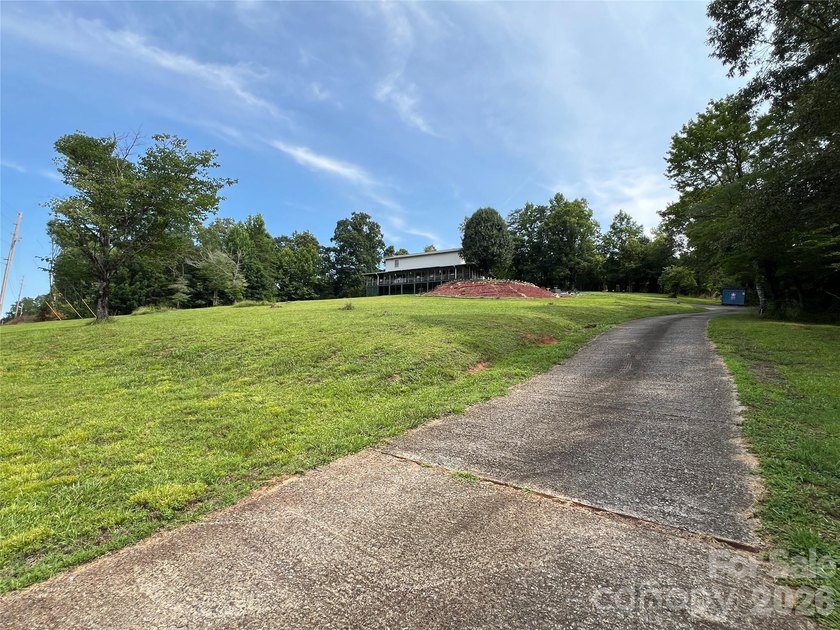 Looking for a big home with lots of space and storage? Here it - photo 4