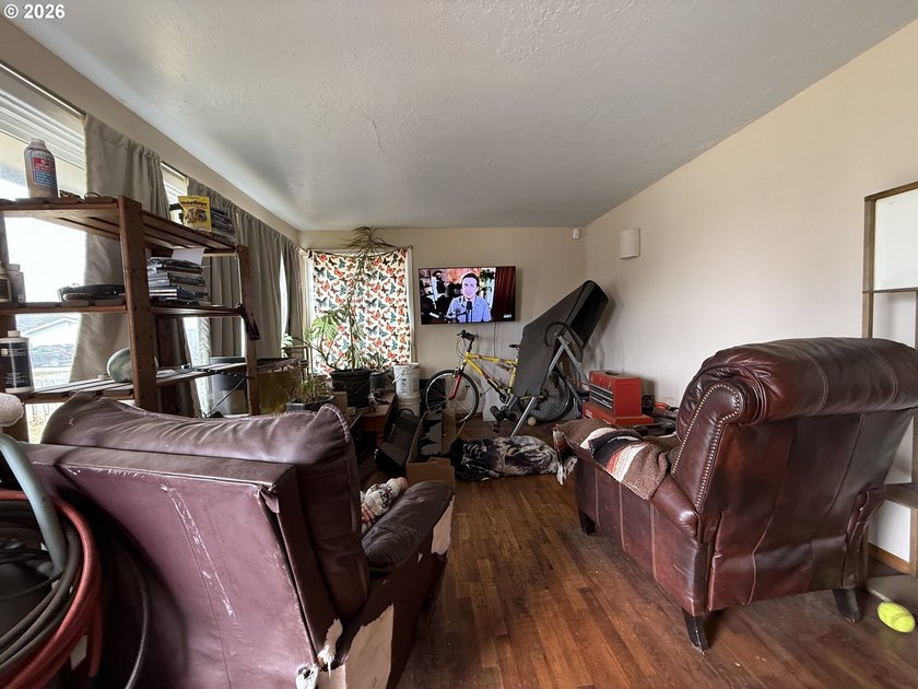 Rare Brookings Investment Opportunity! Two detached homes on one - photo 2