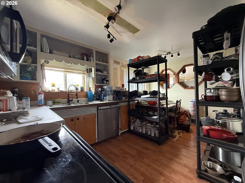 Rare Brookings Investment Opportunity! Two detached homes on one - photo 9