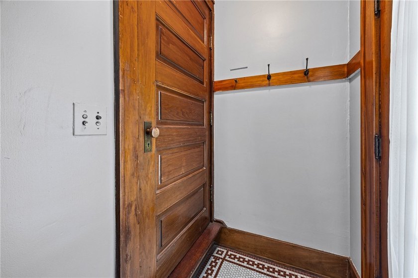 WELCOME to 24 Martinot Ave, where CLASSIC CHARM &amp; CHARACTER meet - photo 6