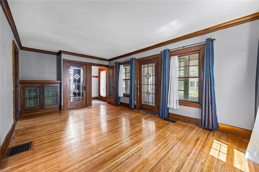 WELCOME to 24 Martinot Ave, where CLASSIC CHARM &amp; CHARACTER meet - photo 8