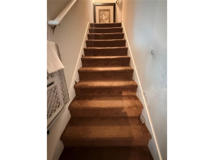 Welcome home to this beautifully maintained 1.5-story - photo 3