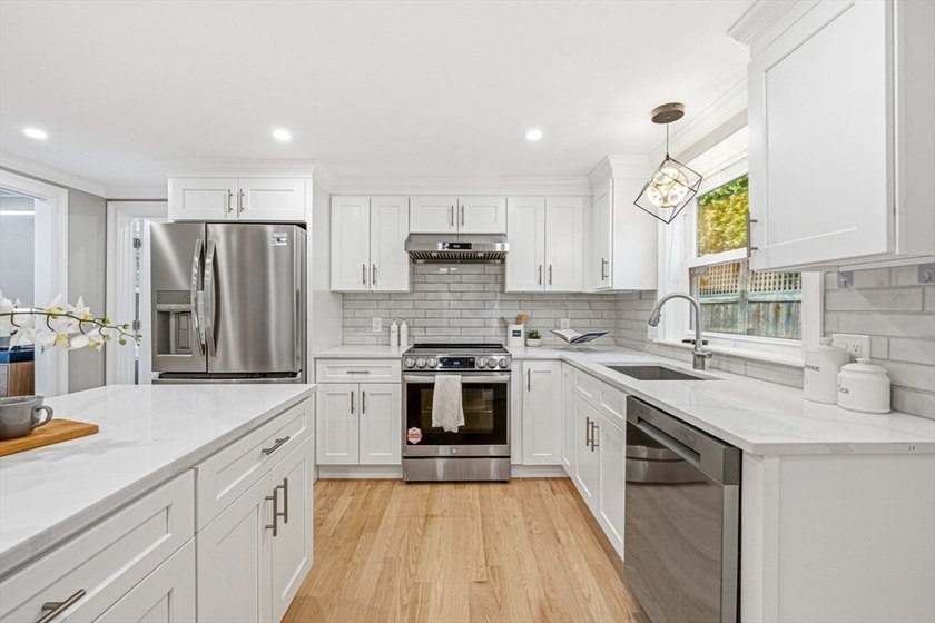 Welcome to this beautifully newly renovated lakeview home in one - photo 11