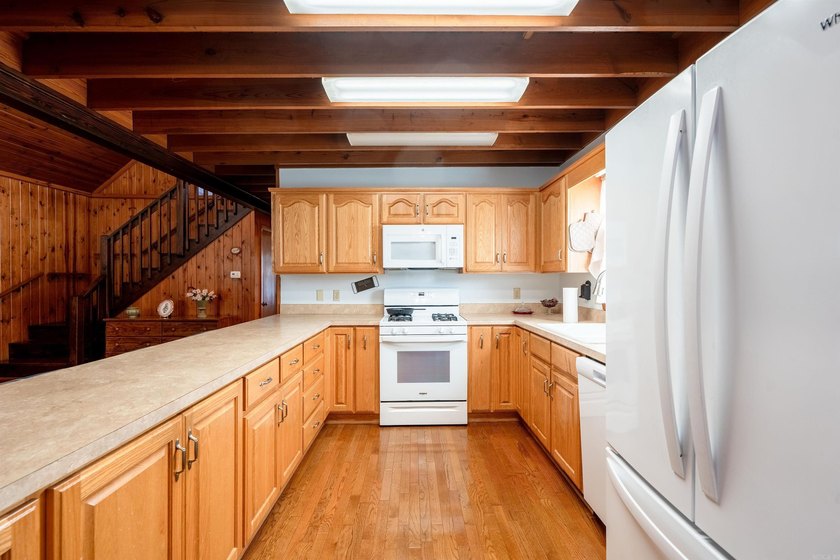 Heber Springs and Greers Ferry Lake awaits you! Located on the - photo 12