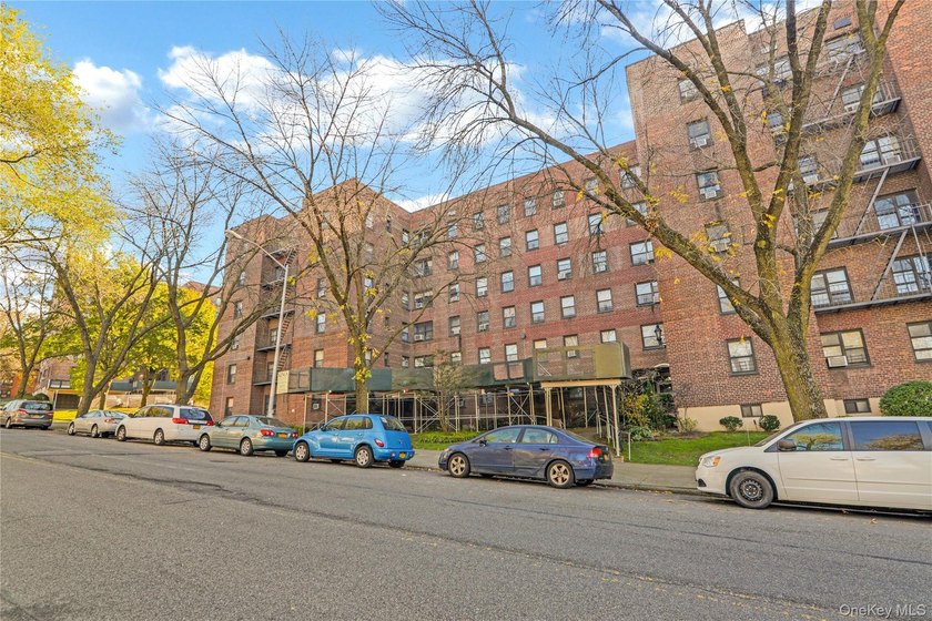 Spacious one-bedroom, one-bathroom co-op apartment located on - photo 14