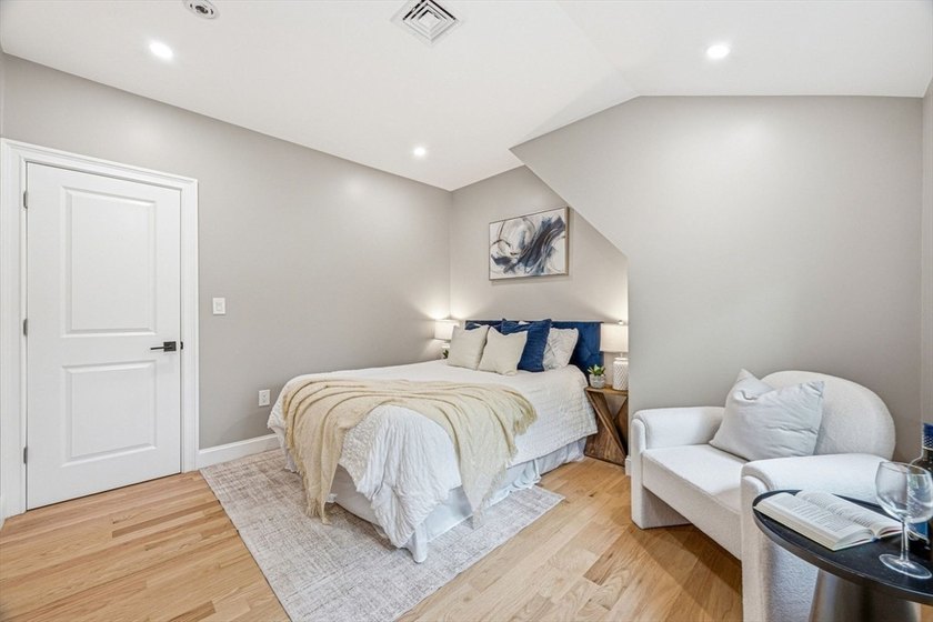 Welcome to this beautifully newly renovated lakeview home in one - photo 22