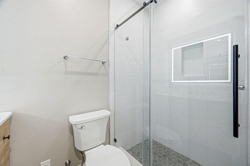 Welcome to this beautifully newly renovated lakeview home in one - photo 25
