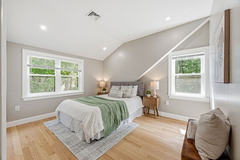 Welcome to this beautifully newly renovated lakeview home in one - photo 26