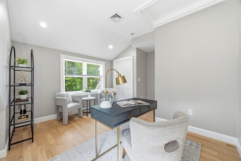 Welcome to this beautifully newly renovated lakeview home in one - photo 29