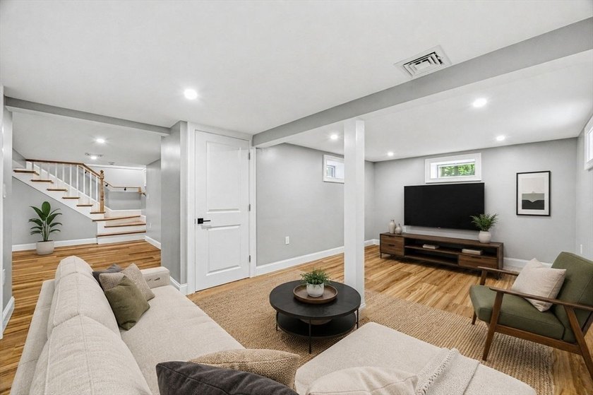 Welcome to this beautifully newly renovated lakeview home in one - photo 32
