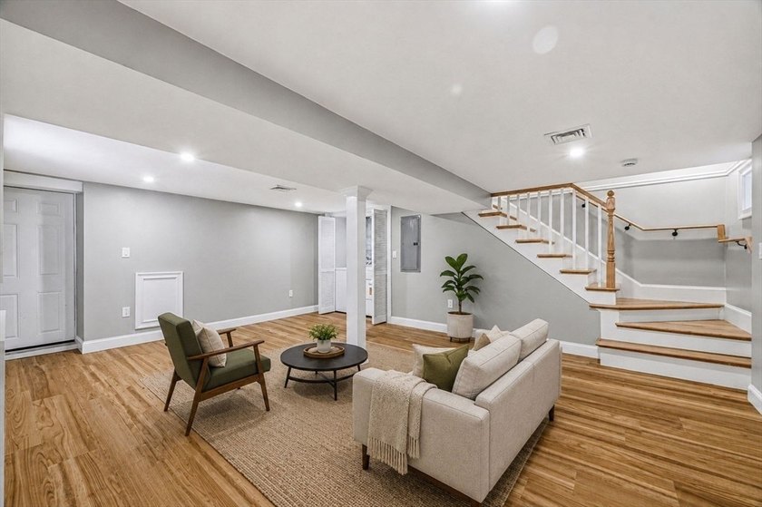 Welcome to this beautifully newly renovated lakeview home in one - photo 33