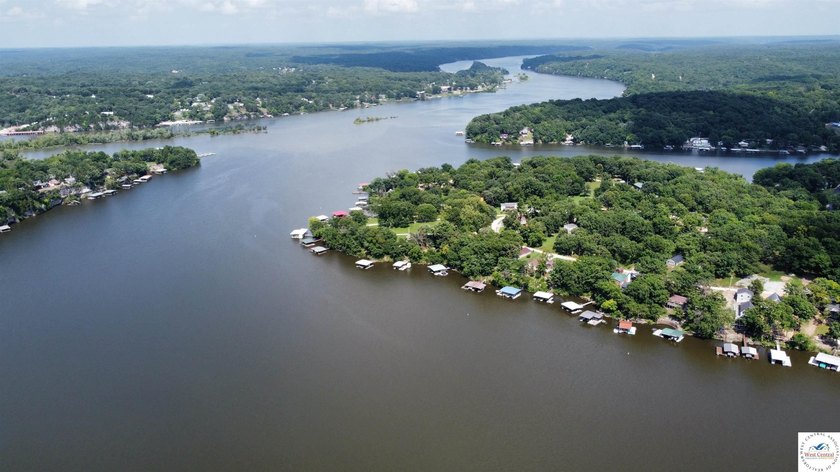 4-bed, 2-bath waterfront home in the Turkey Creek arm of Lake of - photo 7
