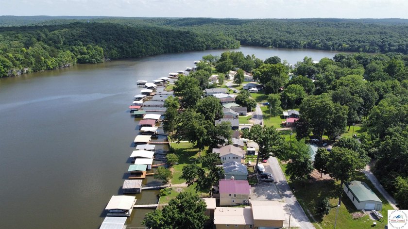 4-bed, 2-bath waterfront home in the Turkey Creek arm of Lake of - photo 8