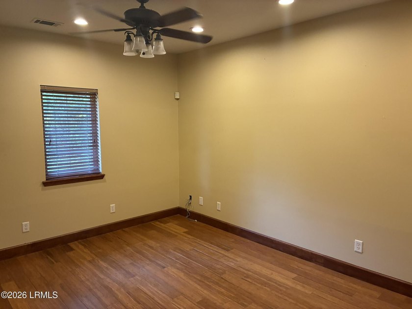 Turnkey executive law office in the established Professional - photo 8