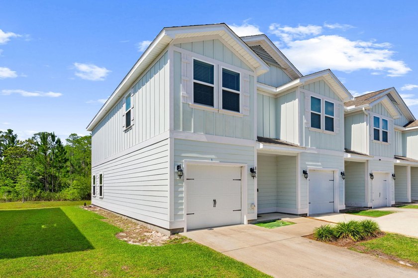 Welcome to effortless coastal living in the heart of Santa Rosa - photo 2
