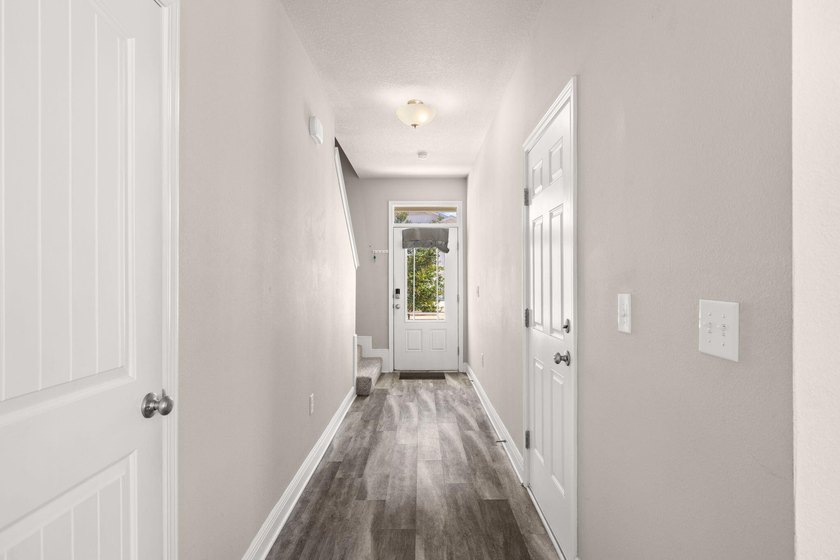 Welcome to effortless coastal living in the heart of Santa Rosa - photo 4