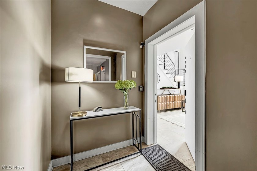 Panoramic views, a private rooftop and terrace, a rare private - photo 3