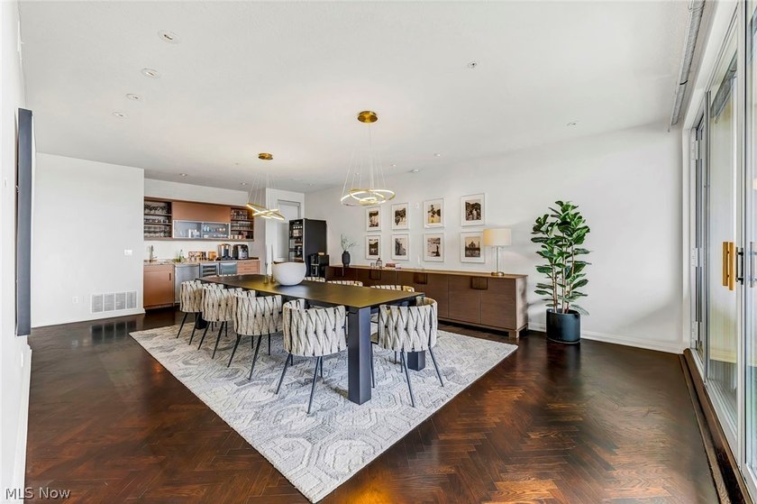 Panoramic views, a private rooftop and terrace, a rare private - photo 5