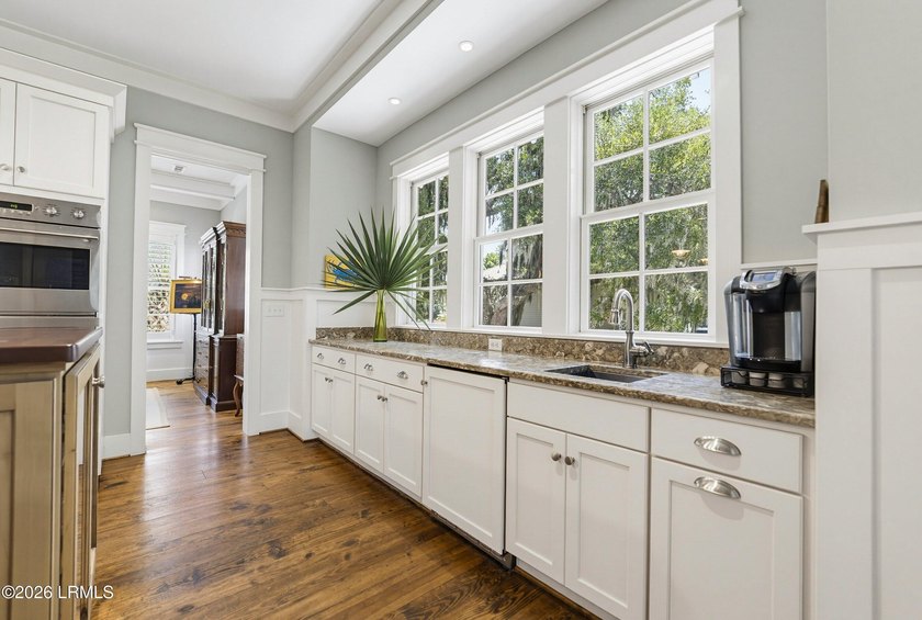 Custom Lowcountry living on the Beaufort River, impeccably - photo 10