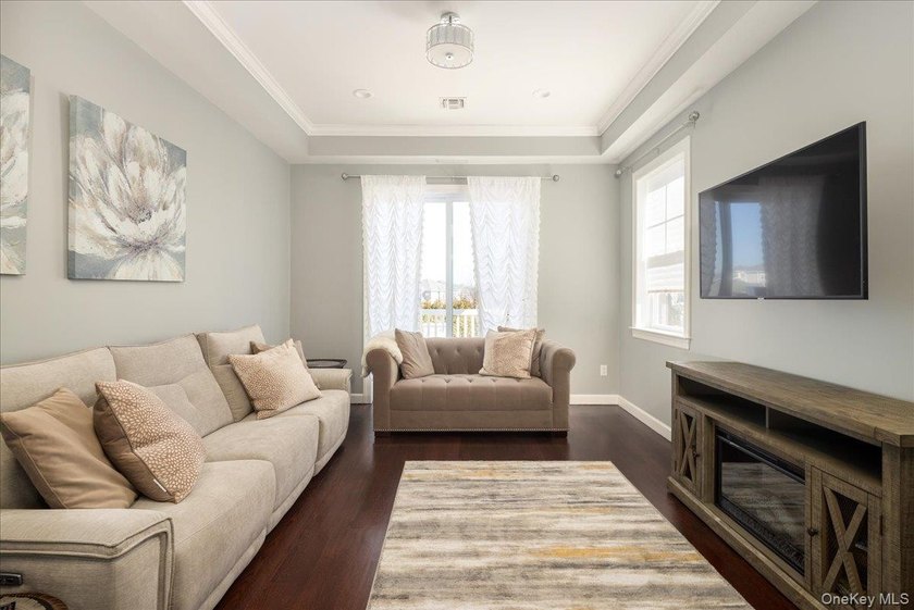 Luxurious Resort Style Living At The Seasons Elwood! Upscale 55+ - photo 6