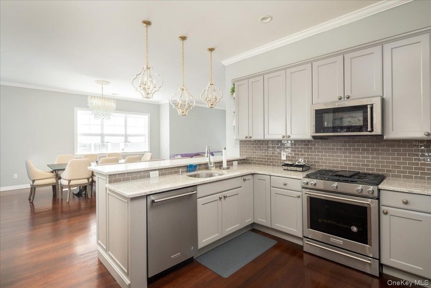 Luxurious Resort Style Living At The Seasons Elwood! Upscale 55+ - photo 7