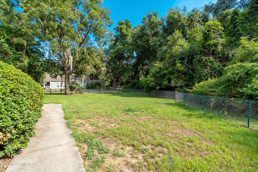 Spacious custom home in the desirable Seabrook Point community - photo 5