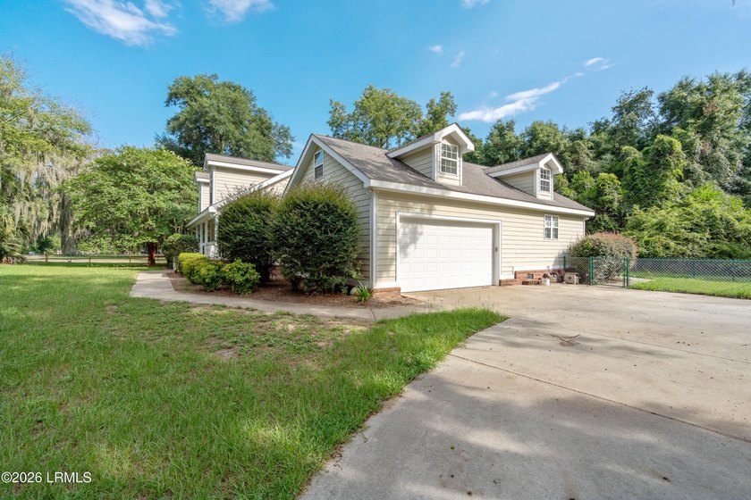 Spacious custom home in the desirable Seabrook Point community - photo 10