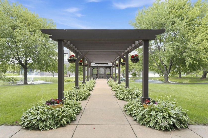 Wow totally updated 3rd floor 2 bed room unite and see the views - photo 10