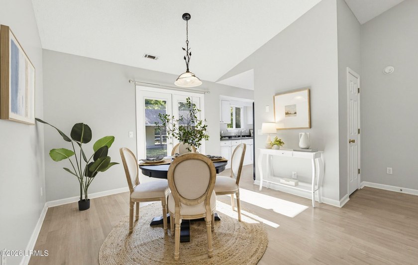 Adorable 3 bedroom / 2 bath cottage on Lady's Island. This home - photo 10