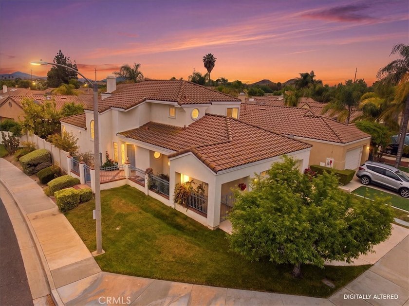 Back on the market due to no fault of the home. Welcome to this - photo 3