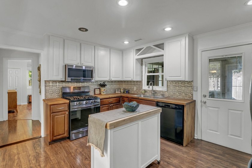 Life in Parkwood Estates is all about location and lifestyle - photo 14