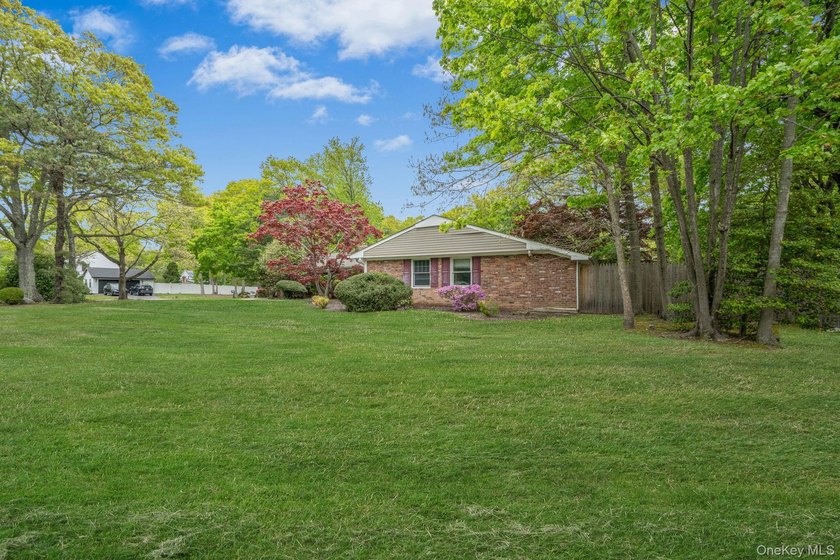 Great opportunity to make this 3-bedroom, 2-bath home your own! - photo 2