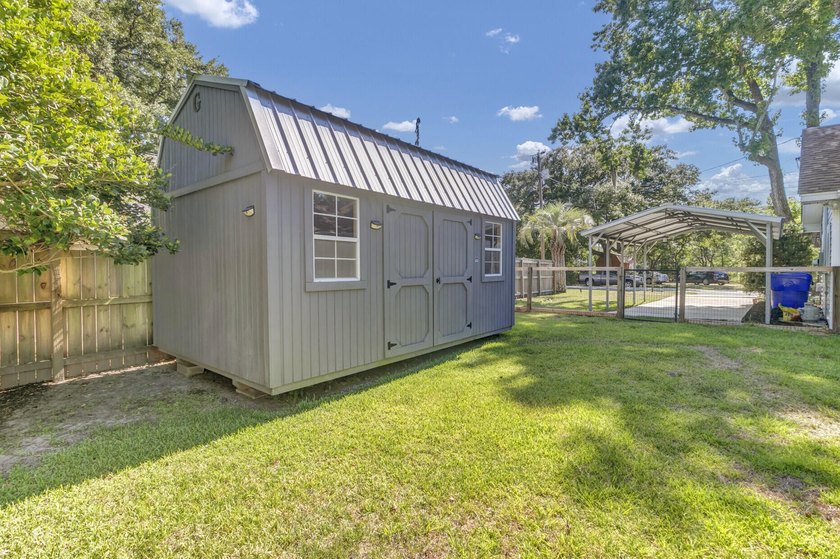 Life in Parkwood Estates is all about location and lifestyle - photo 33
