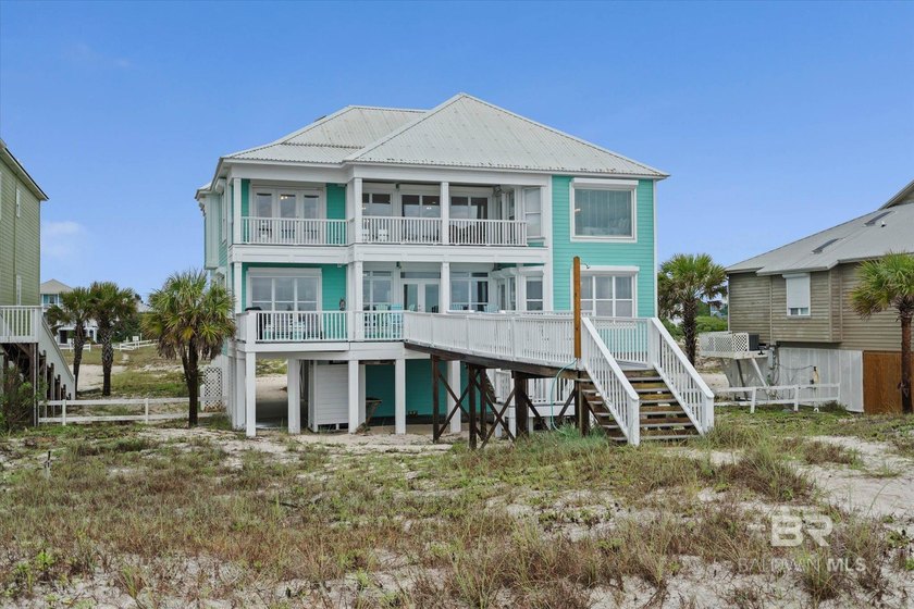 Calling all investors and dream home seekers! This exceptional - photo 3