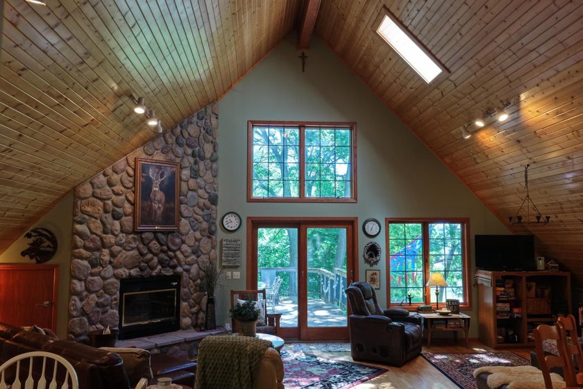 The best of Lake Pepin at your fingertips and the perfect - photo 2