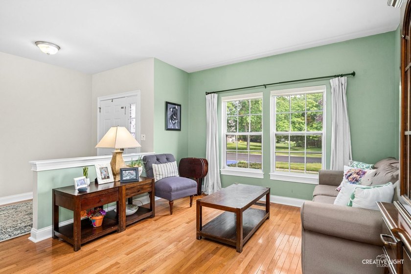 Welcome to your dream home! This beautifully updated 5-bedroom - photo 3
