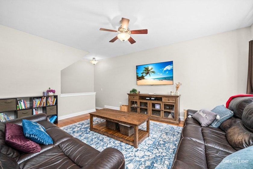 Welcome to your dream home! This beautifully updated 5-bedroom - photo 6