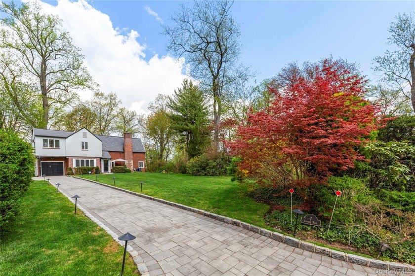 Welcome to a rare and private retreat in the heart of Great Neck - photo 17