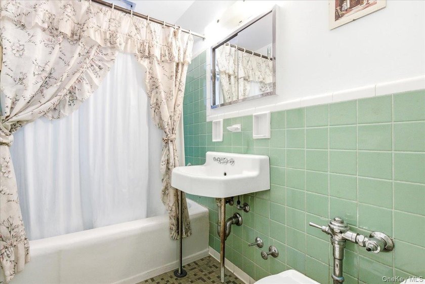 Position your practice in the heart of Forest Hills with this - photo 17