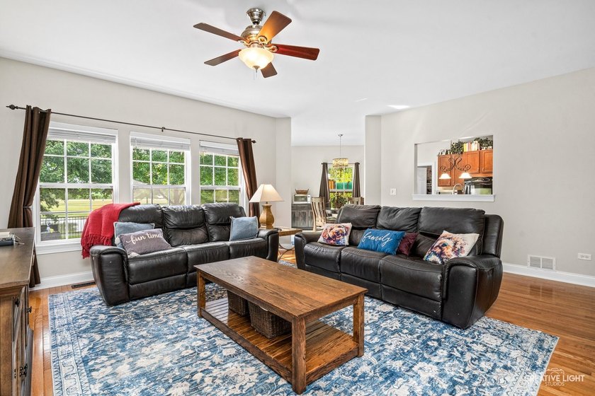 Welcome to your dream home! This beautifully updated 5-bedroom - photo 8