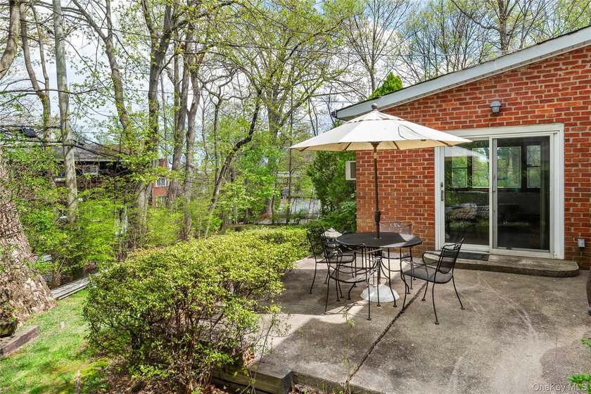 Welcome to a rare and private retreat in the heart of Great Neck - photo 20