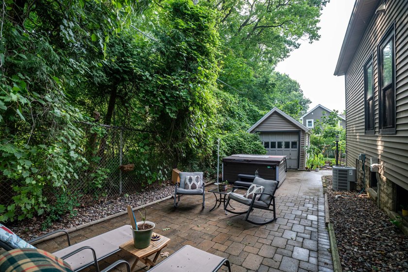 Welcome to this private, corner lot nestled along the Seminary - photo 23